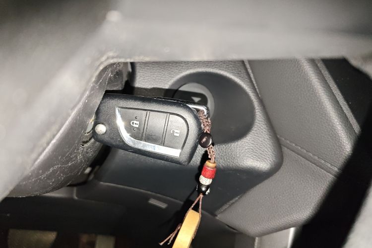 丰田 卡罗拉锐放 2023款 2.0L 先锋版中控内饰7001