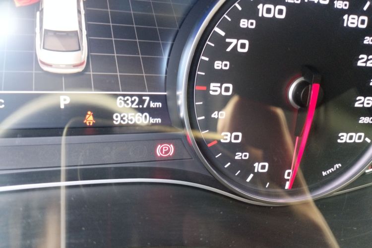 奥迪A6L 2018款 30周年年型 35 TFSI 时尚型中控内饰15