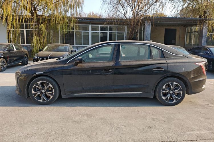 红旗E-QM5 2023款 改款 基础出行版车身外观4