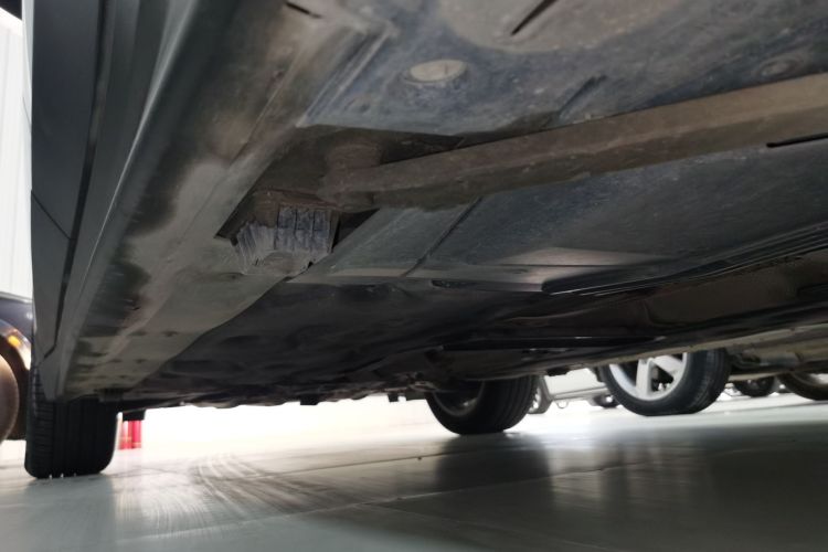 宝马X1 2019款 sDrive20Li 领先型机舱底盘30