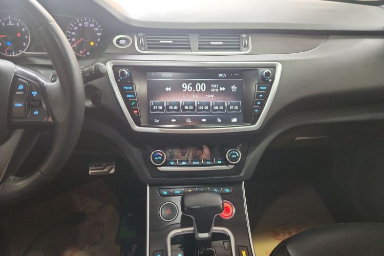 陆风X7 2018款 劲越 1.5T 全景尊贵型中控内饰16