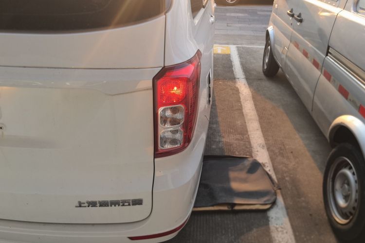 五菱汽车 五菱宏光 2019款 1.5L S标准型国VI LAR车身外观9