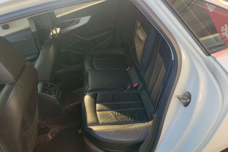 奥迪A4L 2019款 40 TFSI 时尚型 国VI中控内饰21