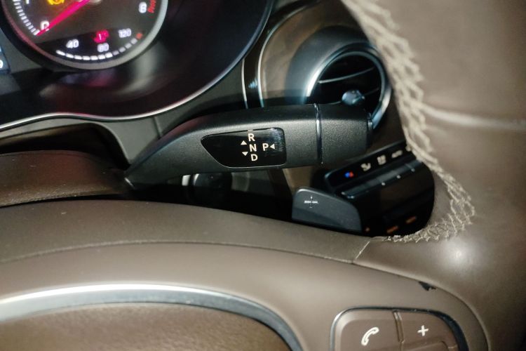 奔驰GLC 2017款 GLC 300 4MATIC 动感型局部细节18