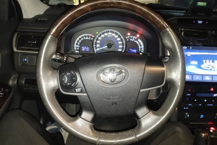 丰田 凯美瑞 2016款 2.0G 十周年纪念领先版中控内饰13