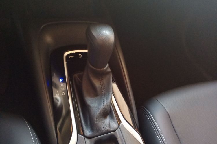 丰田 亚洲狮 2021款 2.0L 豪华版中控内饰18