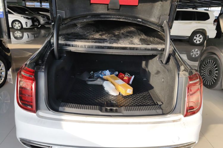 红旗H9 2020款 2.0T 智联旗畅版机舱底盘23