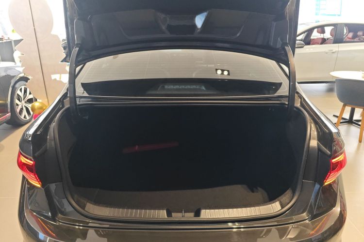 大众 速腾 2023款 300TSI DSG卓越版机舱底盘23