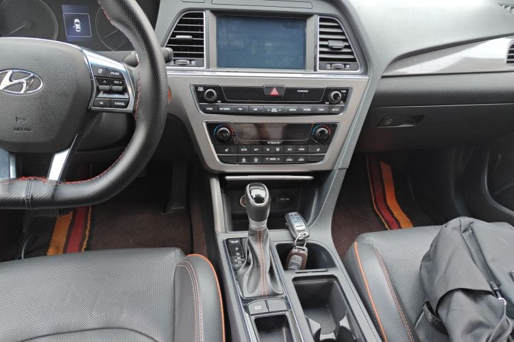 现代 索纳塔 2017款 1.6T GLS智能型中控内饰16