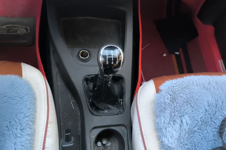 五菱汽车 五菱宏光 2015款 1.5L S 基本型国V中控内饰18