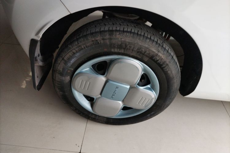 吉利银河 2024款 熊猫mini 200km 耐力熊车身外观6008