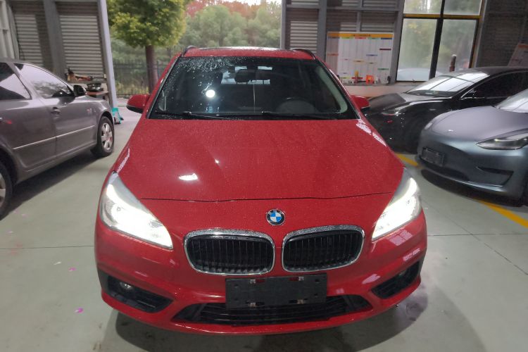 宝马2系旅行车 2016款 218i 领先型车身外观2