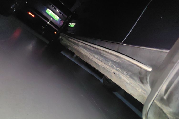 奔驰GLC 2023款 改款 GLC 300 L 4MATIC 动感型 7座局部细节9001