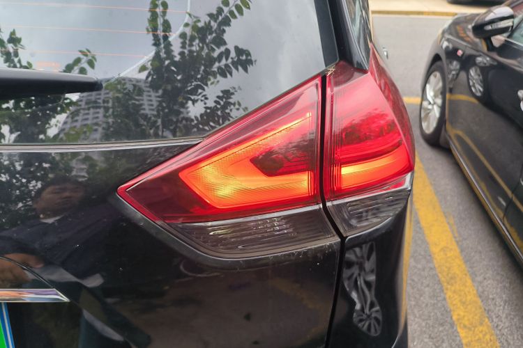 日产 奇骏 2021款 2.0L CVT 2WD XL ITS舒适纪念版车身外观9