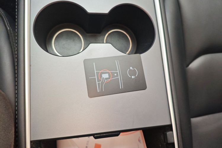 特斯拉 Model Y 2024款 长续航全轮驱动版中控内饰11