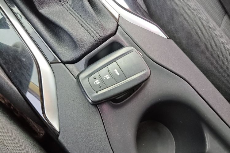 丰田 卡罗拉 2021款 双擎 1.8L E-CVT精英版中控内饰7001