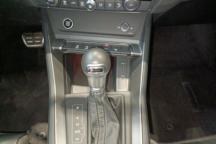 奥迪Q3 2024款 35 TFSI 时尚动感型中控内饰18