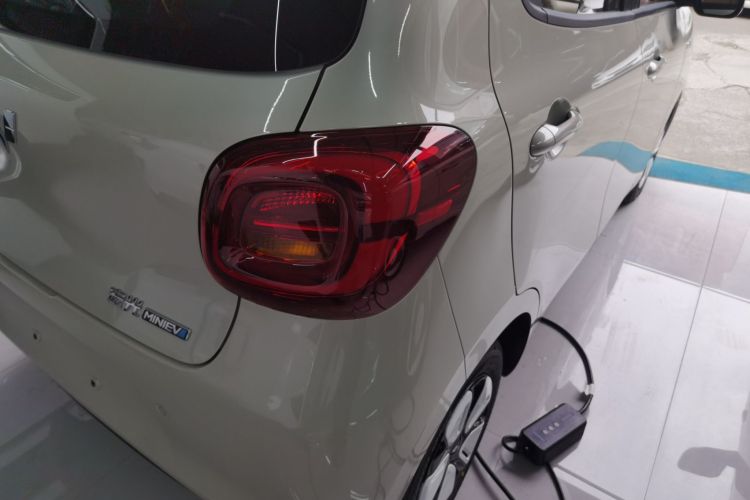 五菱汽车 宏光MINIEV 2025款 四门版 进阶款车身外观9