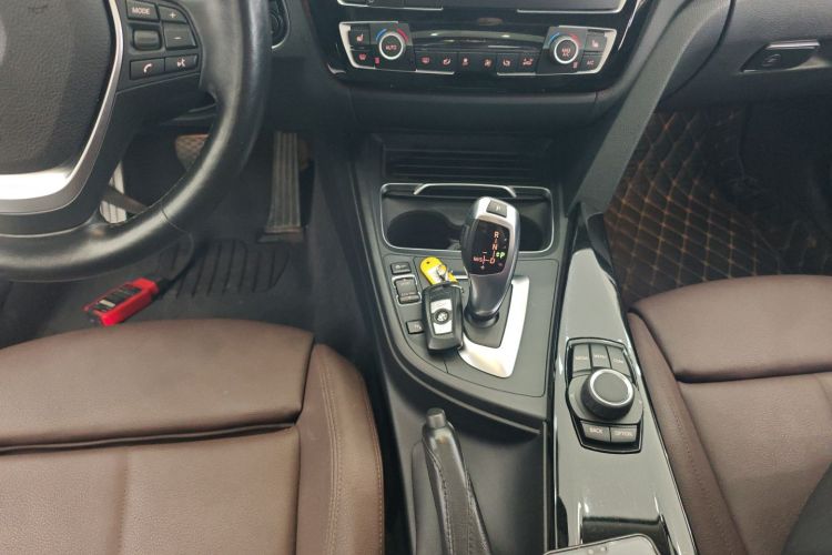 宝马3系 2018款 320Li 时尚型中控内饰18