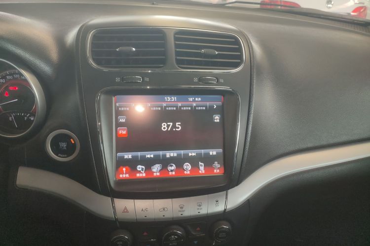 道奇 酷威 2013款 2.4L 两驱尊尚版中控内饰16