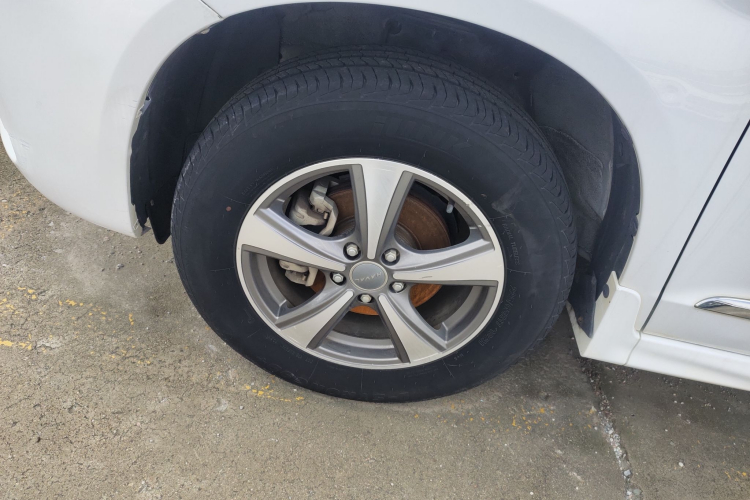 哈弗H6 2017款 经典版 1.5T 自动两驱都市型车身外观35