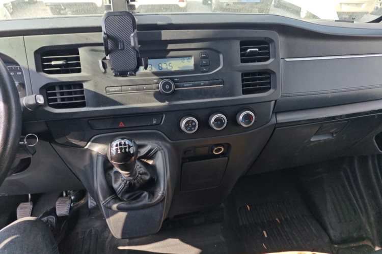 江铃福顺 2022款 2.0T 手动厢式运输车中轴中高顶3座中控内饰16
