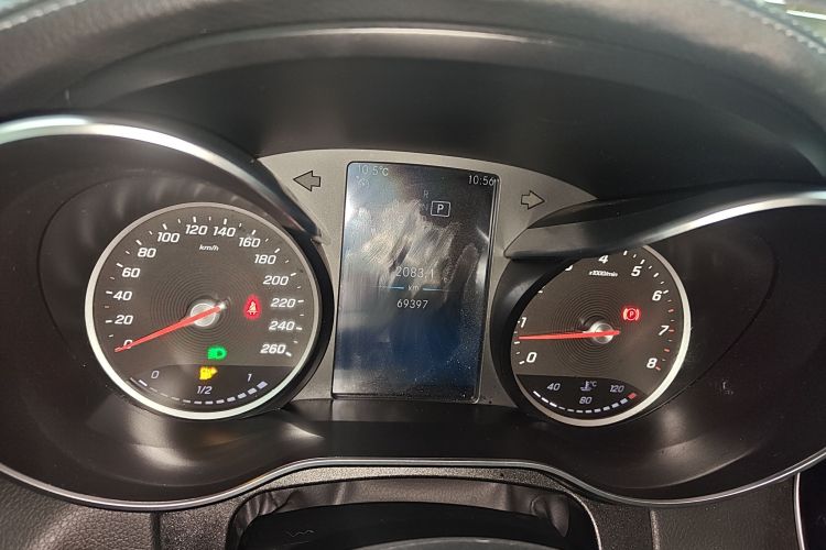 奔驰C级 2019款 C 180 L 时尚型运动版中控内饰14