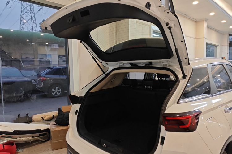 奔腾T77 2023款 1.5T 自动豪华型机舱底盘23