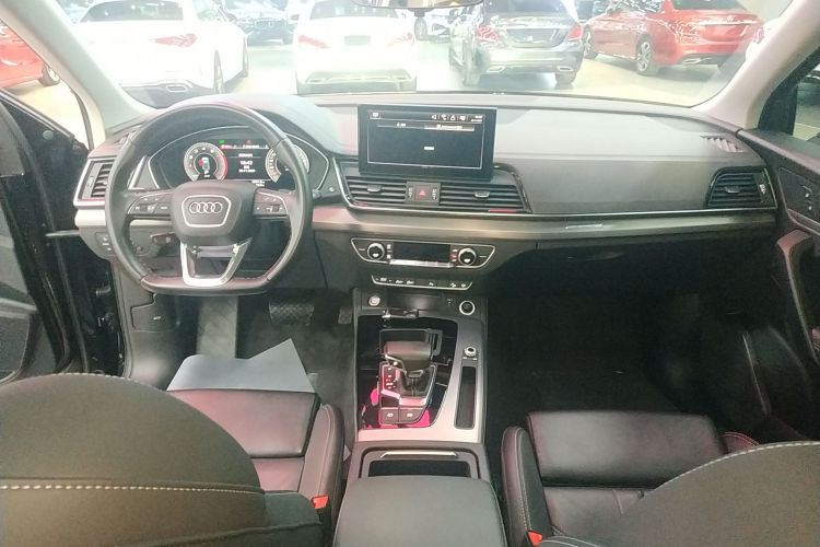 奥迪Q5L 2022款 40T 时尚动感型中控内饰7002