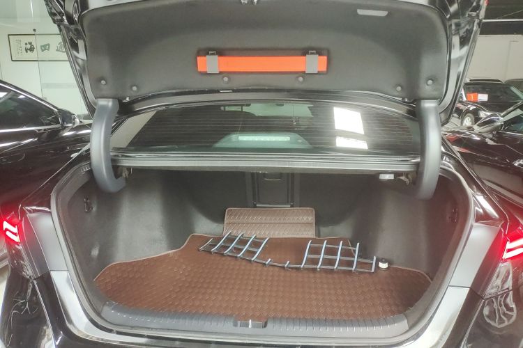 本田 雅阁 2023款 260TURBO 智享版机舱底盘23