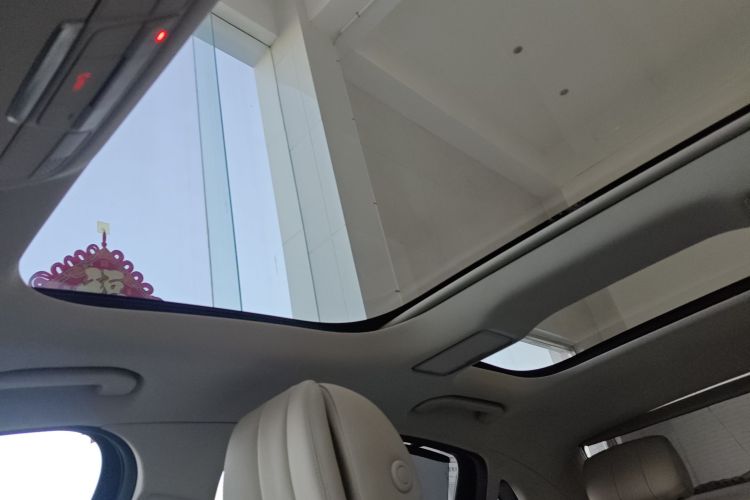 奔驰E级 2022款 改款二 E 300 L 运动豪华型中控内饰22