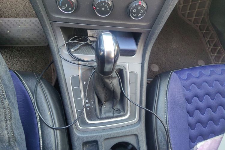 大众 高尔夫 2016款 1.6L 自动时尚型中控内饰18