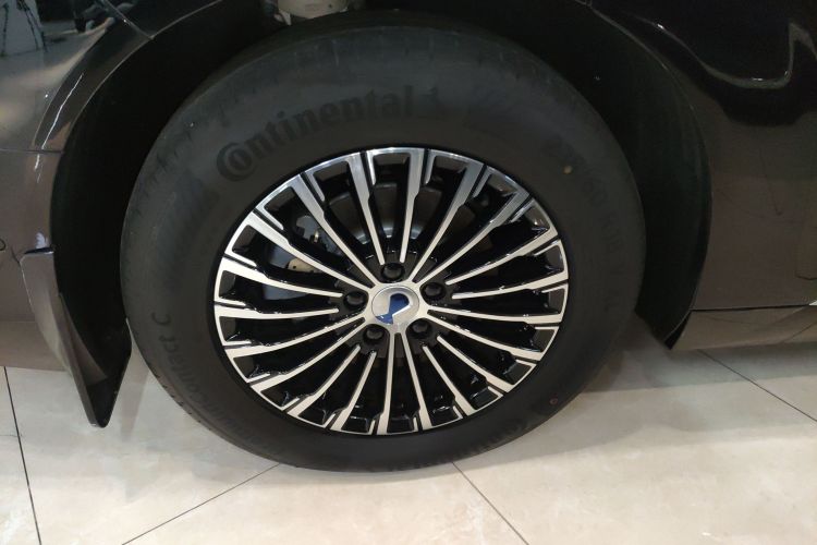 腾势D9 2025款 DM-i 智驾版 1020 四驱旗舰型车身外观6008