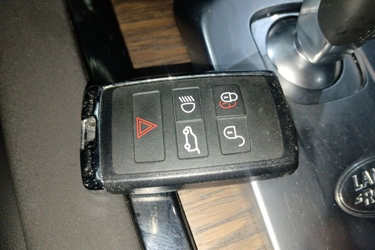 路虎 发现运动版 2022款 249PS R-Dynamic S 性能版 5座中控内饰7001