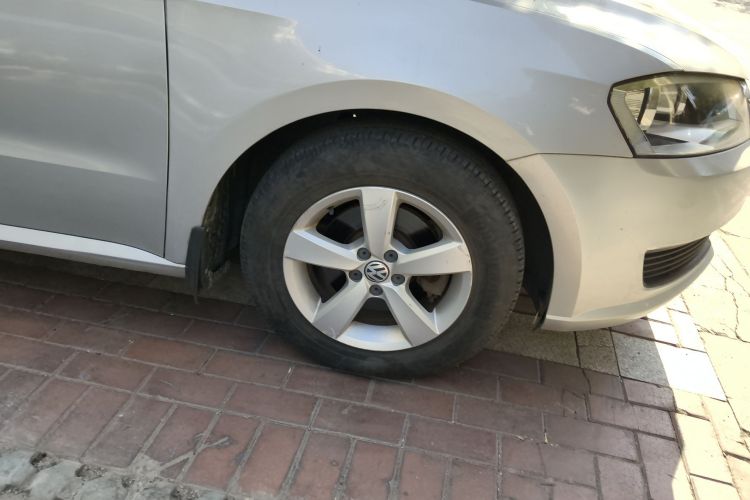 大众 朗逸 2013款 改款经典 1.6L 自动风尚版车身外观10