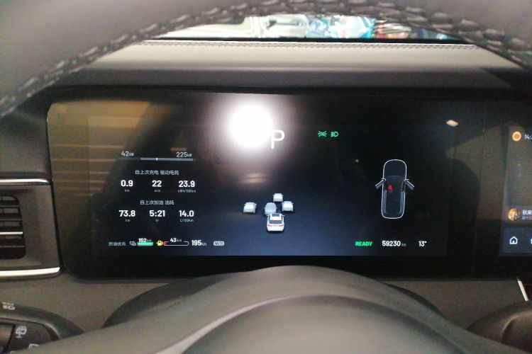 理想汽车 理想ONE 2020款 增程6座版中控内饰14