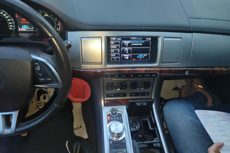捷豹XF 2015款 XF 2.0T 豪华版局部细节16
