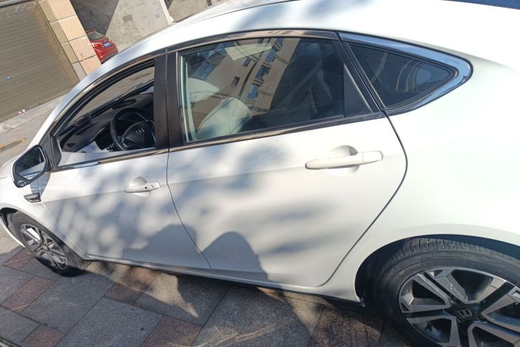 纳智捷 纳5 2015款 1.8T 自动智尊型车身外观4