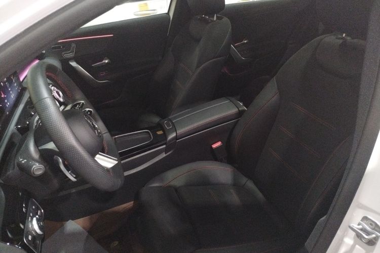 奔驰A级 2024款 改款 A 200 L 时尚型局部细节19