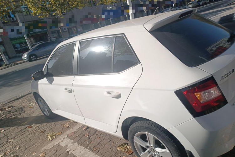 斯柯达 晶锐 2015款 1.4L 自动创行版车身外观4