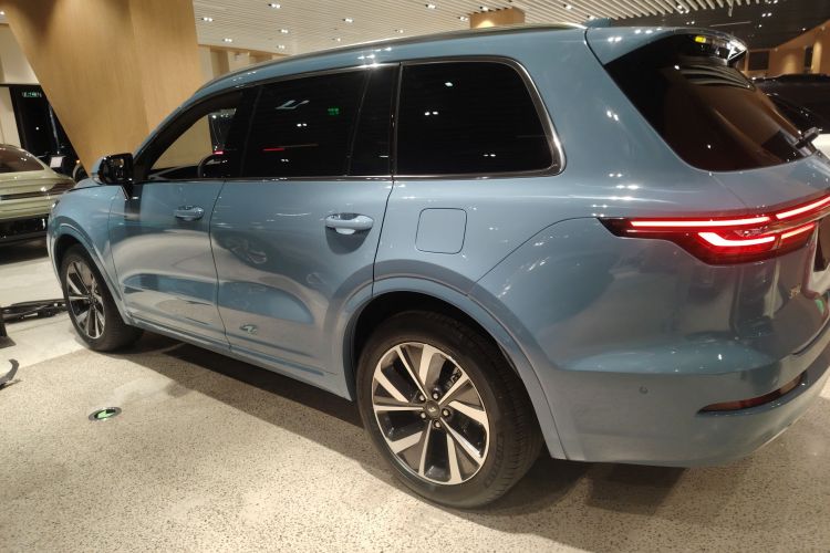 理想汽车 理想ONE 2021款 增程6座版车身外观4