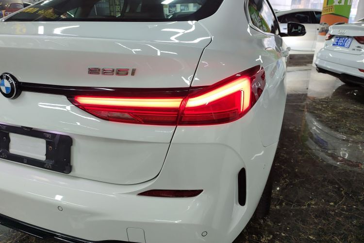 宝马2系(进口) 2021款 225i 四门轿跑车 M运动套装车身外观9