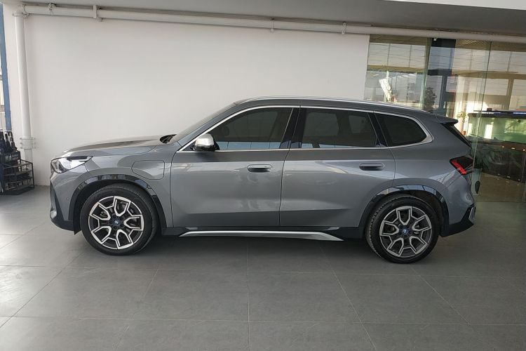 宝马iX1 2023款 xDrive30L X设计套装车身外观4