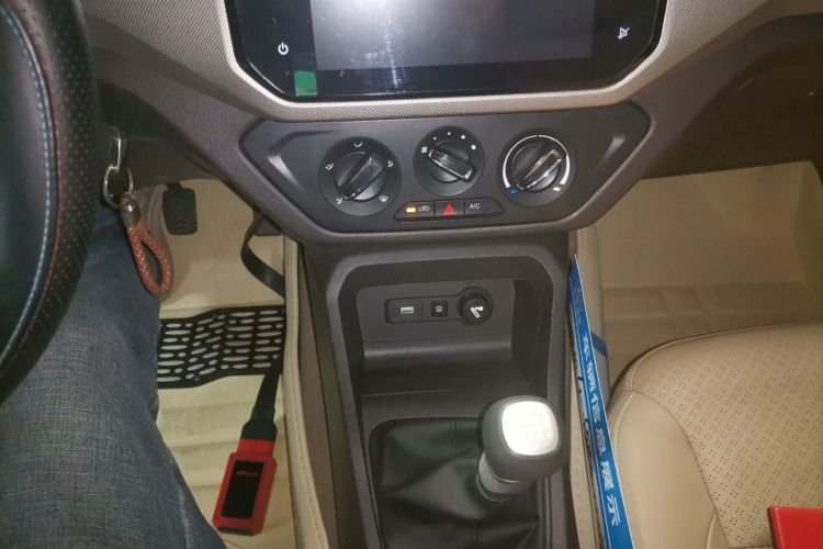 五菱汽车 五菱宏光 2021款 1.5L改款 S舒适型 液压助力LAR中控内饰18