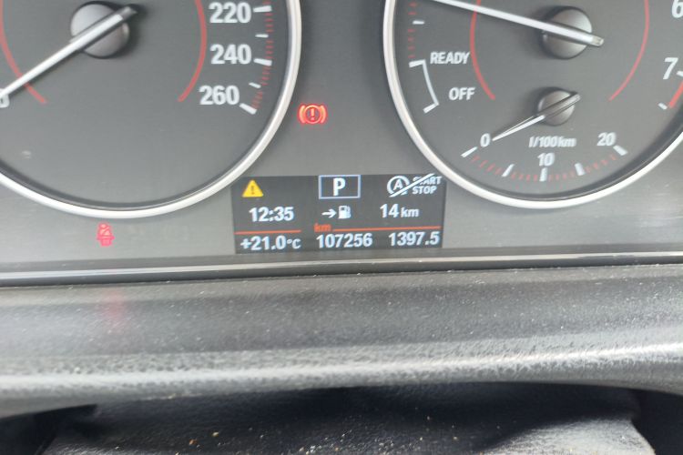 宝马3系 2015款 316i 运动设计套装中控内饰15