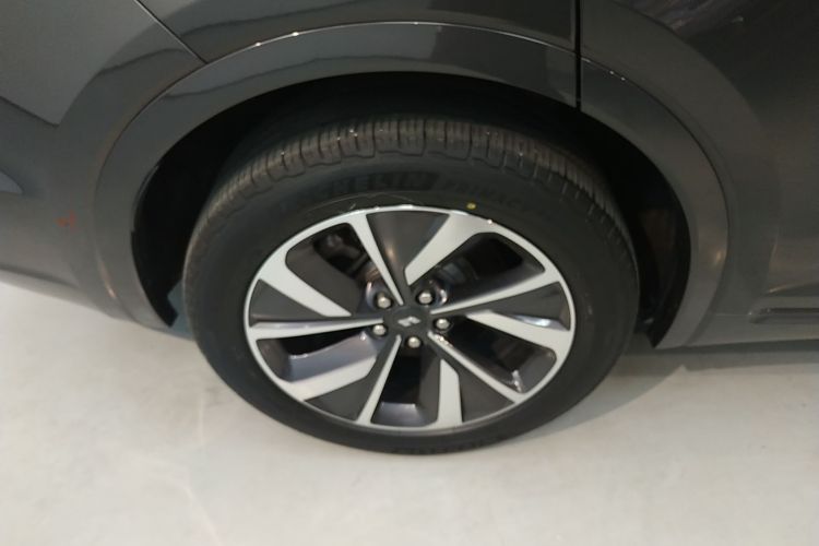 理想汽车 理想ONE 2021款 增程6座版车身外观6008