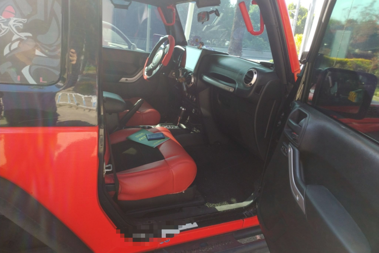 Jeep 牧马人 2012款 3.6L Sahara 两门版局部细节9005