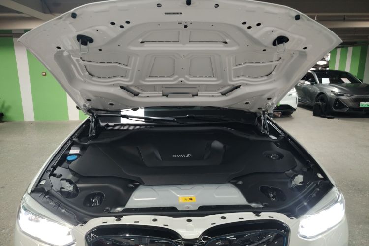 宝马iX3 2021款 改款 创领型机舱底盘24