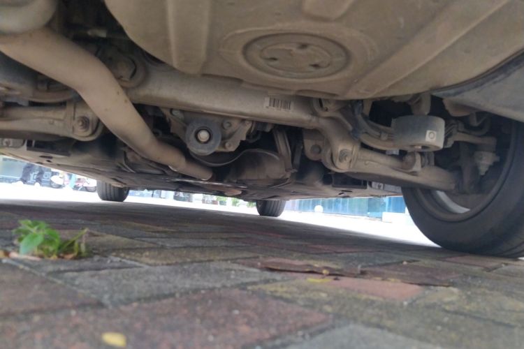 宝马5系 2013款 525Li 豪华型局部细节9008