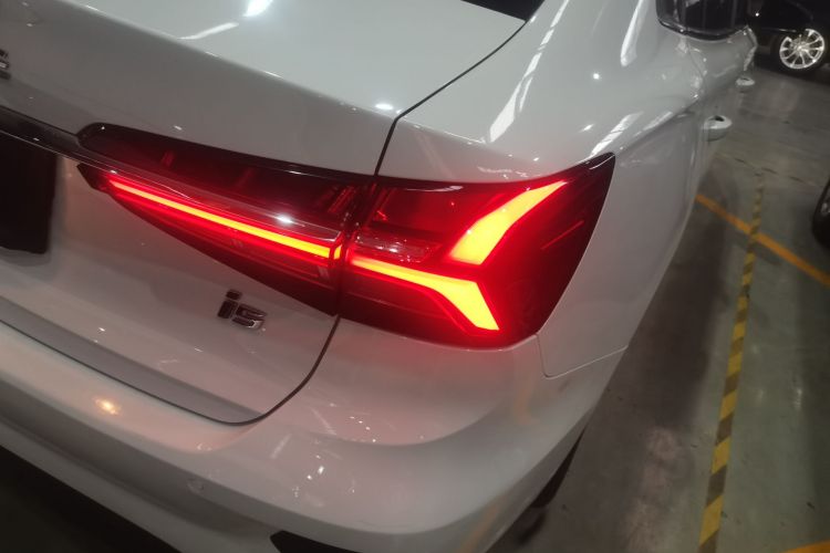 荣威i5 2021款 改款 1.5L CVT钻石版车身外观6006